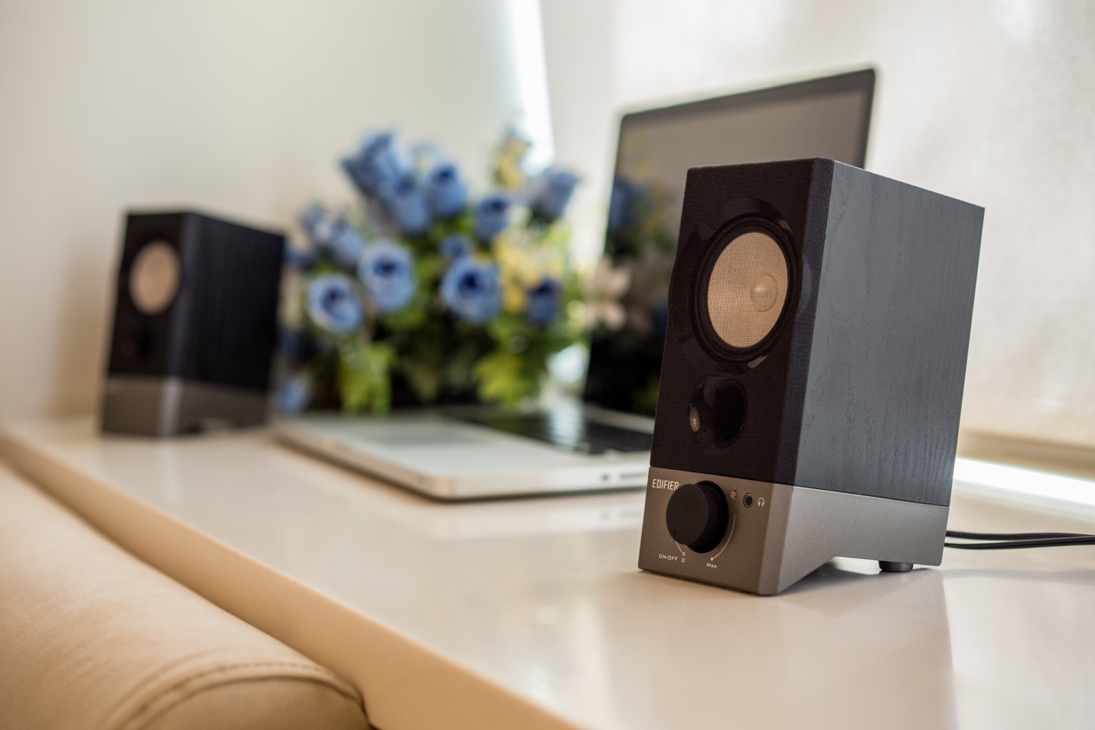 edifier r19u