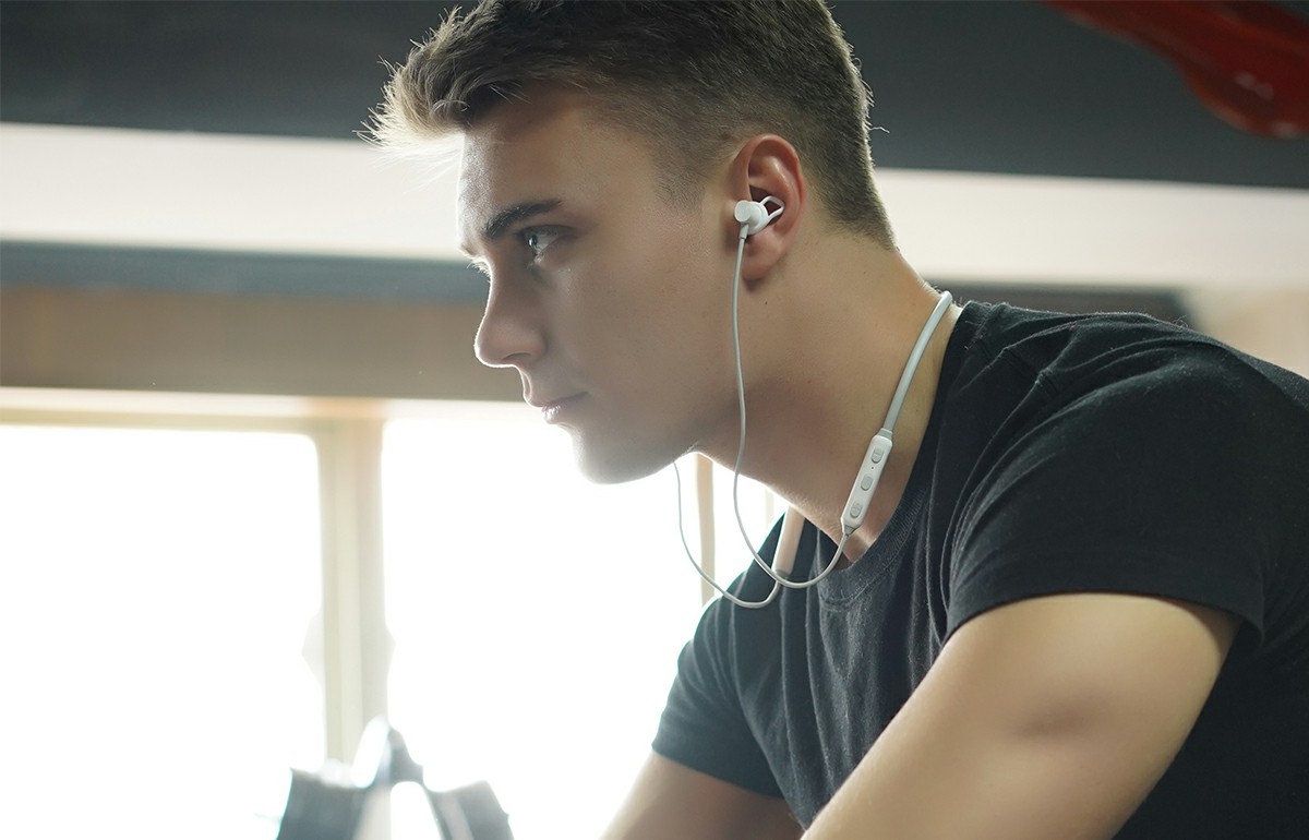 bluetooth neckband headphones with mic